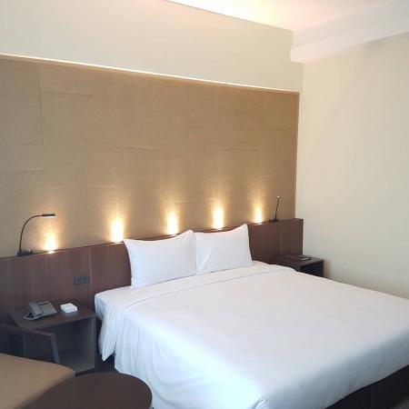 LOUIS'TAVERN  LOUIS'TAVERN